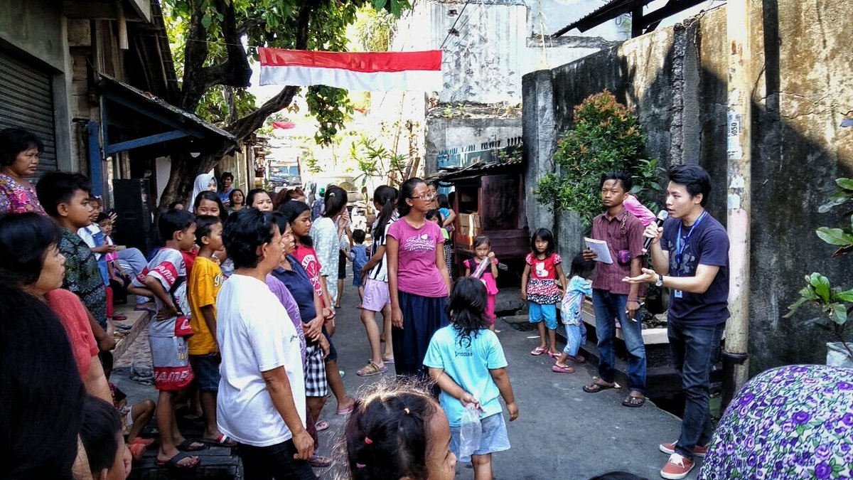LBH_Jakarta's tweet photo. Julio sdg menjelaskan akses bantuan hukum kepada ibu2 & anak2 #MobileLegalAid https://t.co/yivl9skr1E