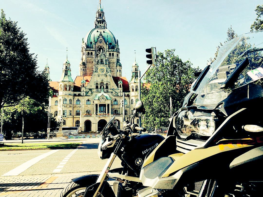 thehangovermen's tweet photo. Day 2 - da Hannover a Copenaghen #thehangovertrip @BMWMotorradIT @BMWMotorrad #R1200Gs #R1200r #thehangovermen https://t.co/oG9x1Ou92I