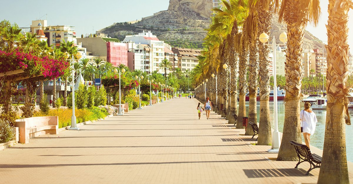 Valencia, known for it's oranges and home to rice dishes such as paella. Find the best hotels with #GeniusHotels!