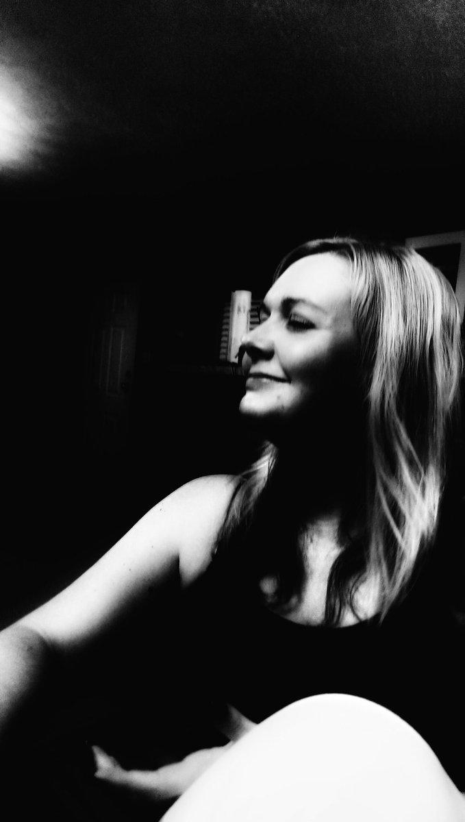 Evilsideoftown's tweet photo. @MsEvilside my fav pic of you. 😈 https://t.co/cW6AhnabzI