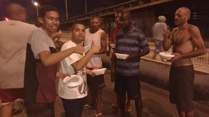 Mari_6869's tweet photo. "@Mtsheikytb: Não tem nada melhor nesse mundo do que ajudar o próximo quem precisa 😉 https://t.co/Ia33E0l57F" Tenho tanto ORGULHO de vc👏