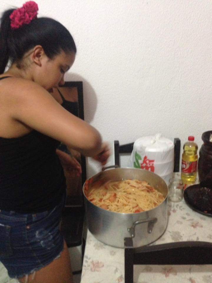 Mari_6869's tweet photo. "@Mtsheikytb: Não tem nada melhor nesse mundo do que ajudar o próximo quem precisa 😉 https://t.co/Ia33E0l57F" Tenho tanto ORGULHO de vc👏