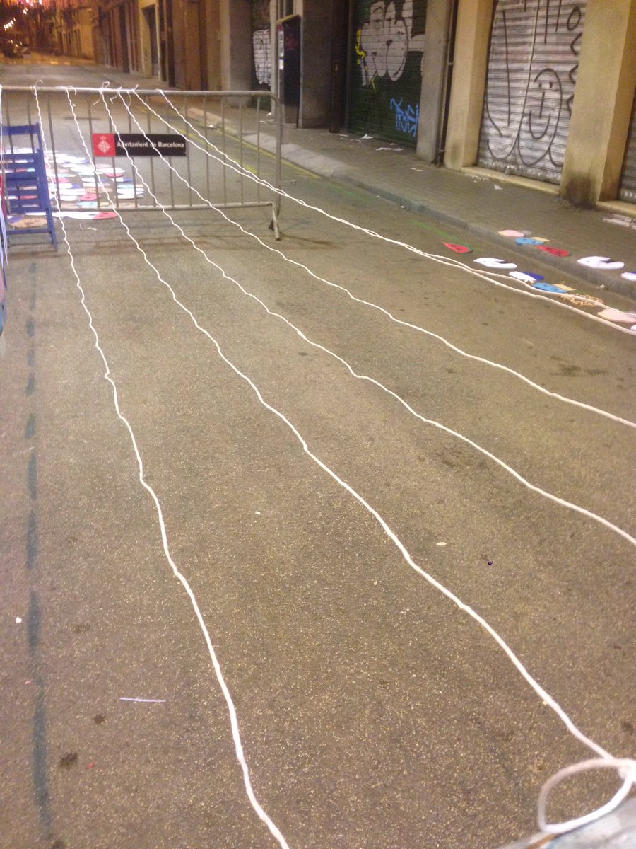 <a href="/AlcoleaDeBaix/">Alcolea de Baix</a> no descansa!
Treballant de matinada per tal de tenir el guarnit a punt! #FestesDeSants #FdS #Alcolea