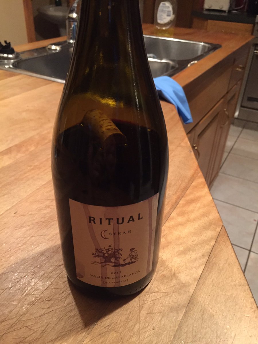 smithder's tweet image. Hey @Highlanderwine, we were really looking forward to enjoying this nice Syrah at the lake and then this happened 😢