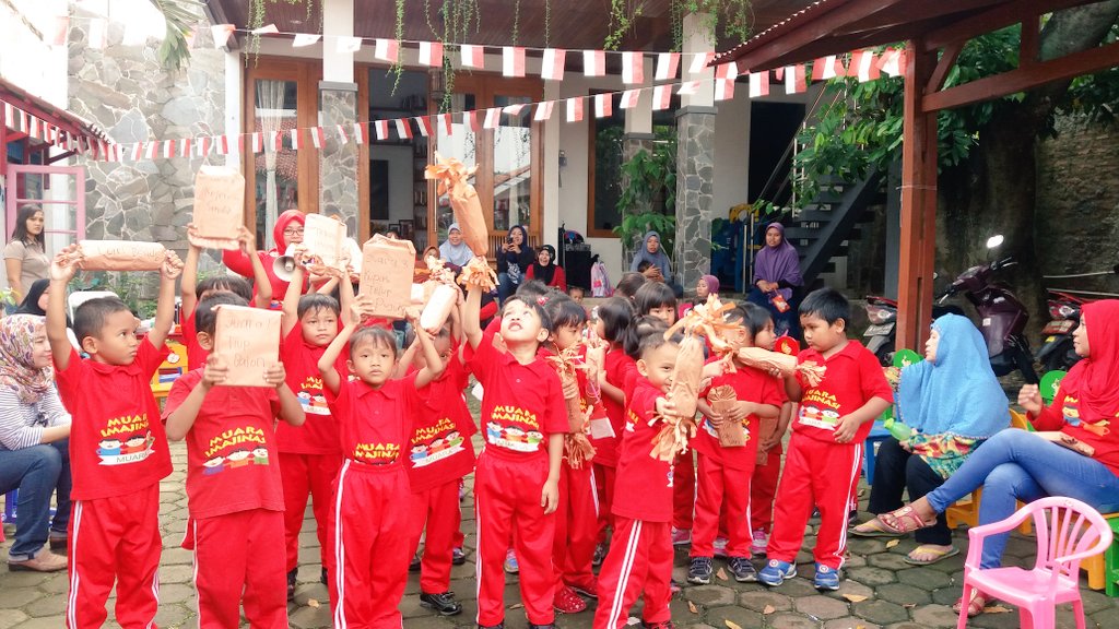 RumahMuara's tweet photo. Dirgahayu Indonesiaku #RI71 TK Muara Bangsa sudah merayakan Hari Kebebasan kemarin 😊 Yeay! https://t.co/Kpdykr9c61