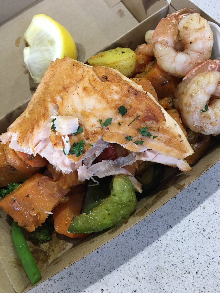 geniersrs's tweet photo. Really glad i can find yummy macro friendly lunches in the cbd. #lotsofprotein https://t.co/k5kv23mGRD