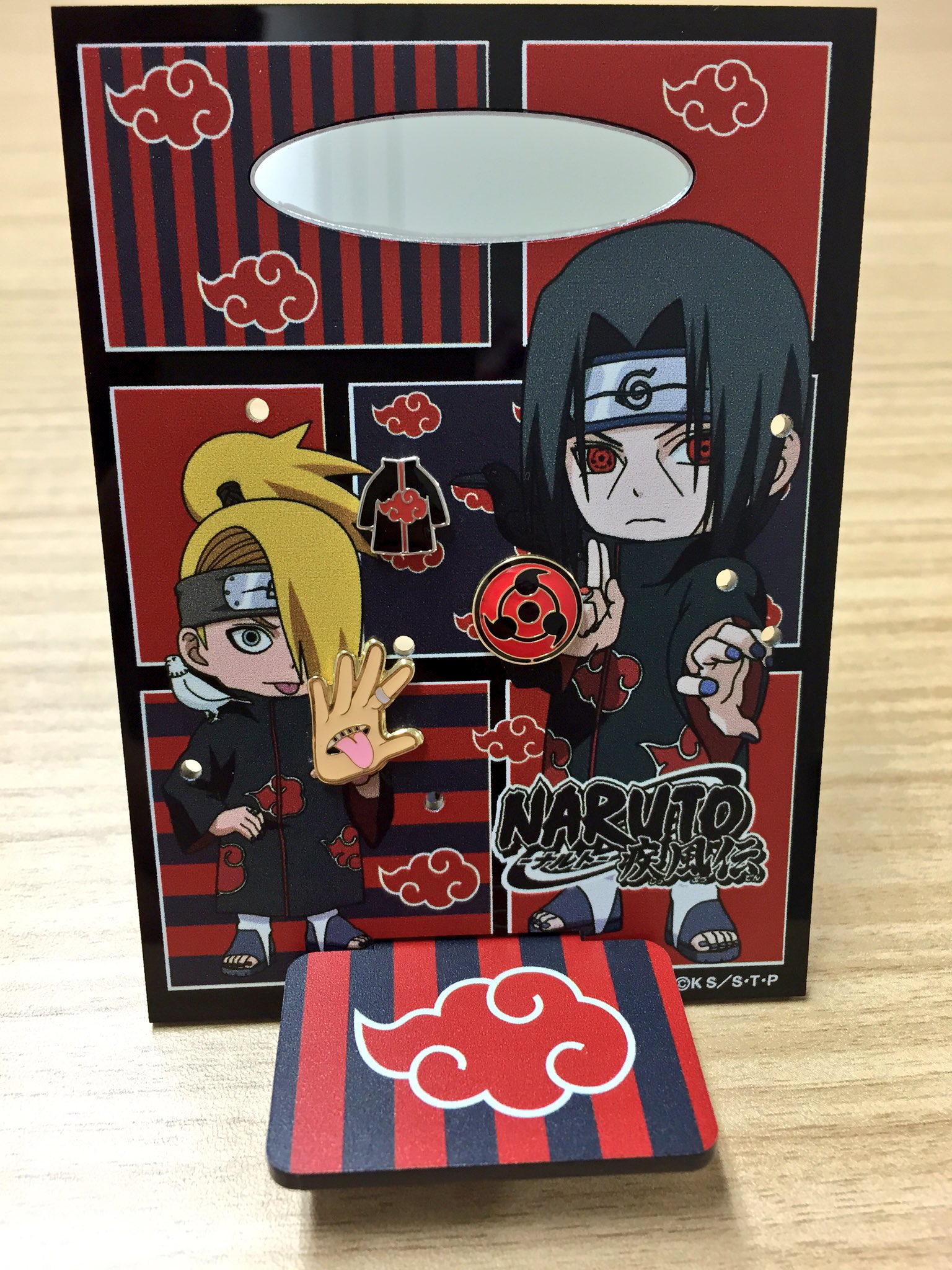 ジャンプショップ Jump Shop 公式 Jump Shop最新グッズ情報 Naruto ナルト 疾風伝 ピアス ピアススタンドセット 各 2 000 税 ナルトが好きなひとにはぜひともつけてもらいたいグッズが登場 お部屋のインテリアにもなるぞ