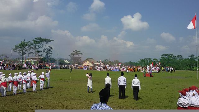 Banjarnegara__'s tweet photo. Upacara HUT RI ke-71 di Medayu #Banjarnegara #Indonesia71Th - @Moh_eMPe https://t.co/JhvhpzuXzh