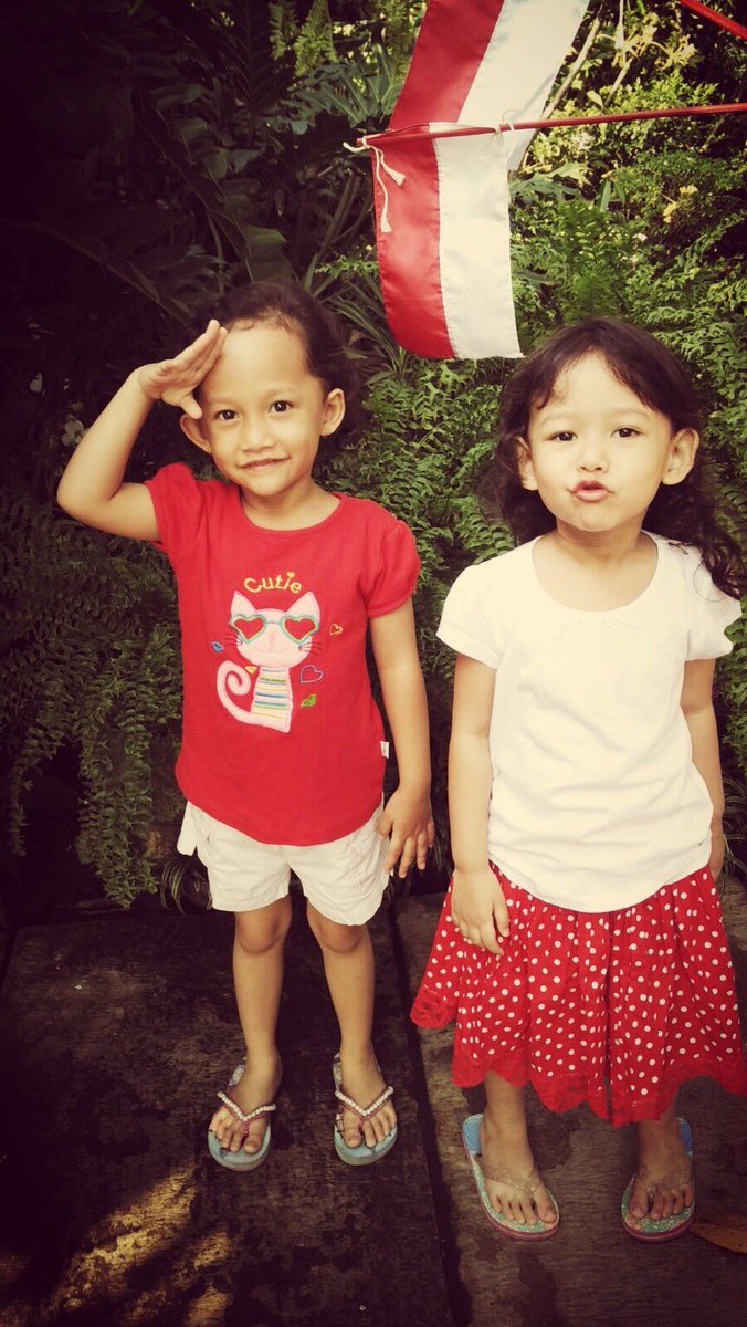ARYREEZA's tweet photo. Anak2 Indonesia mendapatkan kualitas pendidikan tertinggi #7Suara1ndonesia @Strepsils_ID mnrt kmuGmn @dianarikasari https://t.co/6WUhsl29hS
