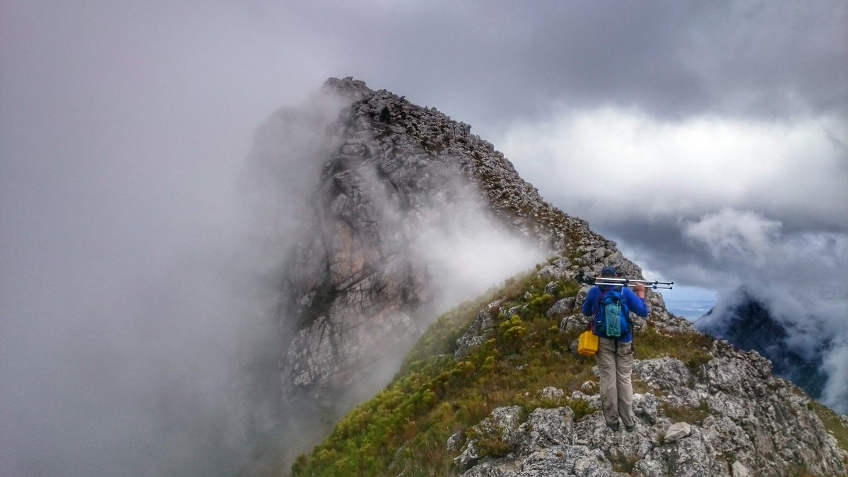 RunningTheCape's tweet photo. Summiting Twaalfuurkop in Marloth with #friendsofmarloth, fueled by @schooneoordt. Adventure weekend in #Swellendam https://t.co/97ecFJNjN2