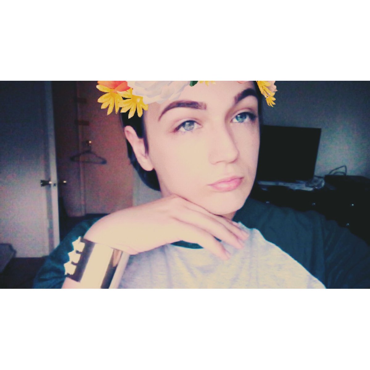 chrisxcarterx's tweet photo. Any type of makeup is art 🌸👌💯 #eyebrows #eyebrowgoals #makeup #makeuponmen #snapchat 👻: chris-meow123 https://t.co/EEiTg7djnI