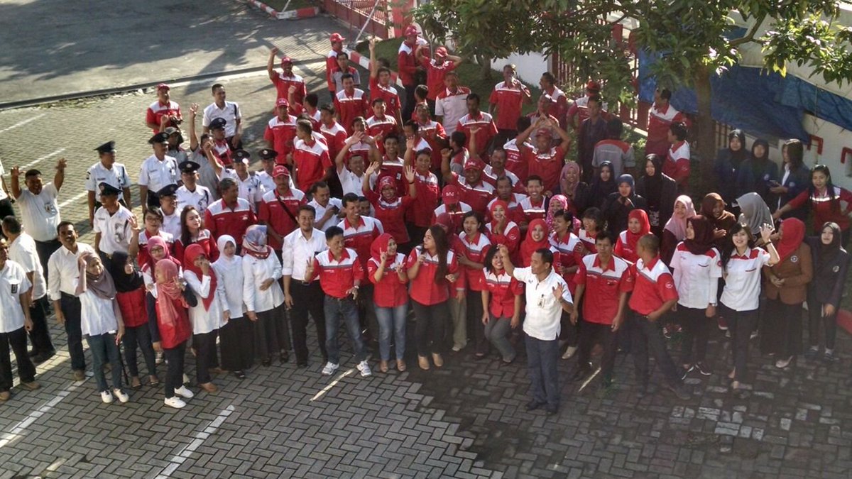 didiksas1's tweet photo. @parwi66 @_Funtastic5_ #TelkomFuntastic5 #KDTREG5 #KDIBudaya Mejeng Bareng habis Up. HUT RI ke 71 https://t.co/zHyU9LMoTA