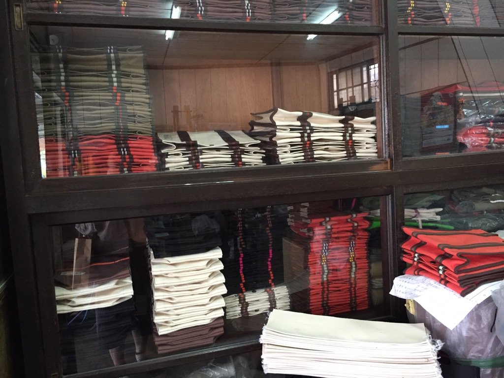 maka_jp's tweet photo. 台南の帆布屋さん 三軒。前より少しだけ売れるかも^o^ってことを意識した品揃えに変わってた感じ。私は合成帆布さんが一番好み。永盛さんは好きな色の在庫があれば縫製ピカイチ。 https://t.co/WGreSxw5Rw