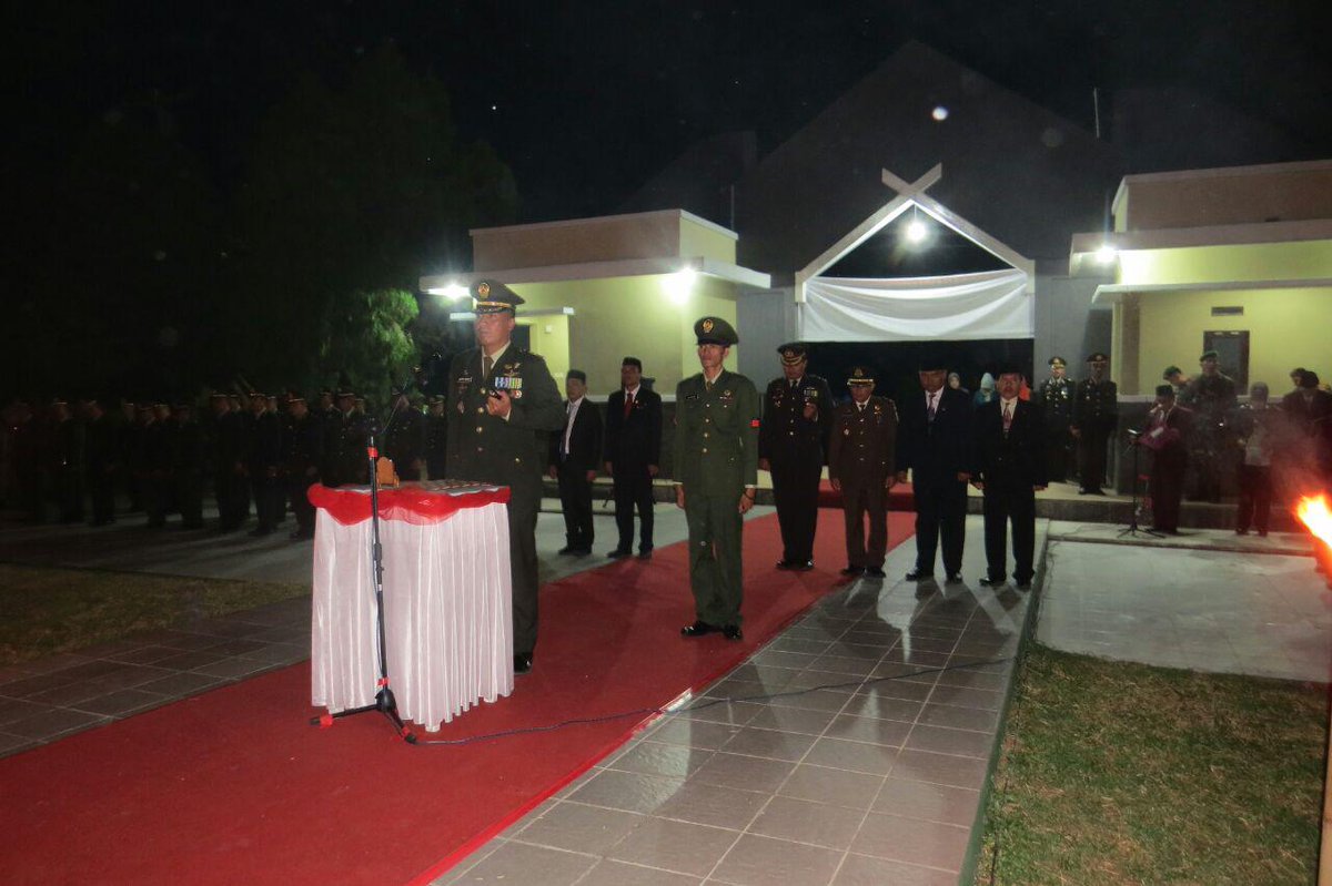 MENGENANG JASA PAHLAWAN MELALUI RENUNGAN SUCI DALAM RANGKA HUT RI KE-71 kodim1423.kodam-wirabuana.mil.id/2016/08/17/men…