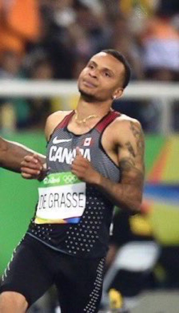 FunnyPicsDepot's tweet photo. When the bus driver sees you running to the bus stop and they still pull off.. https://t.co/NWh02S3Gds