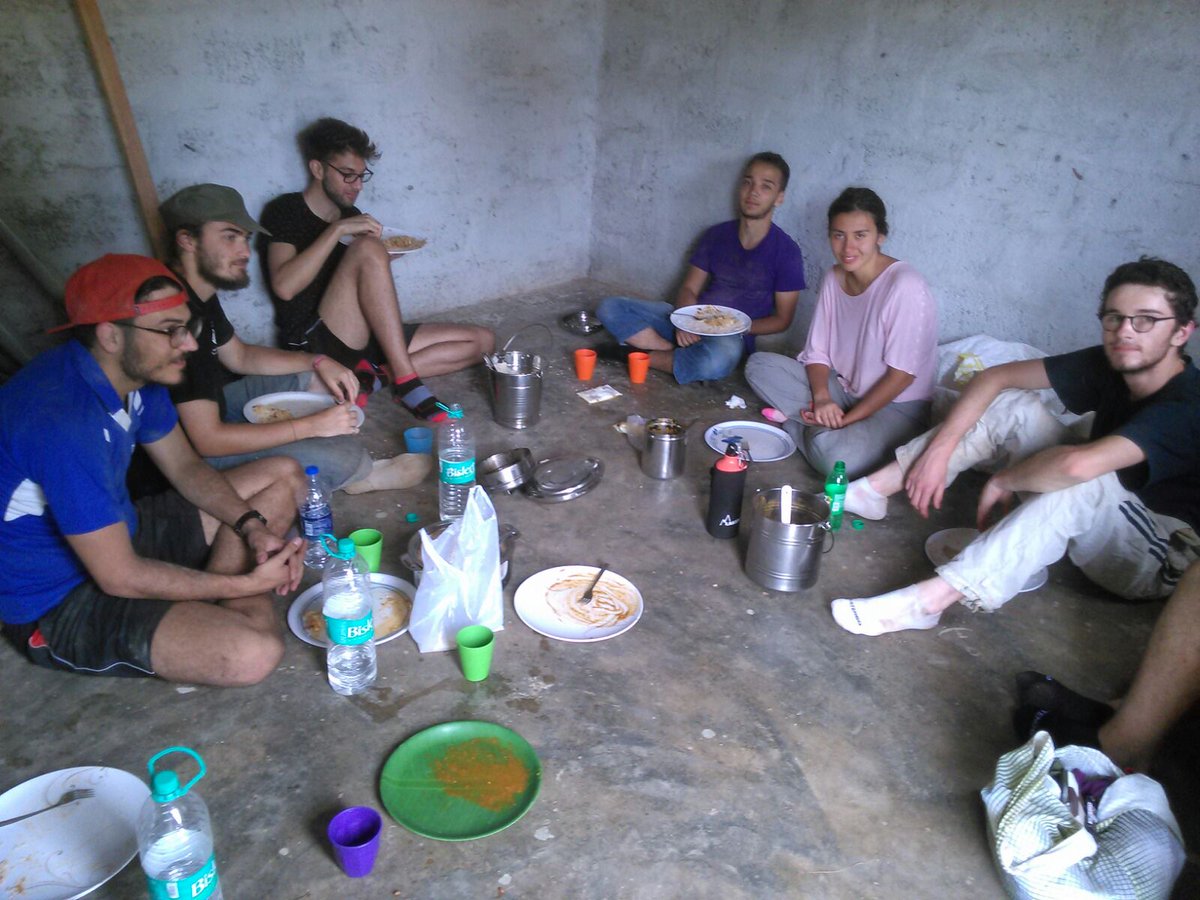 AIPCPandora's tweet image. Nuestro grupo de #Microproyecto de #India terminó ayer el #voluntariado. Esperamos ansiosos su vuelta 🛫