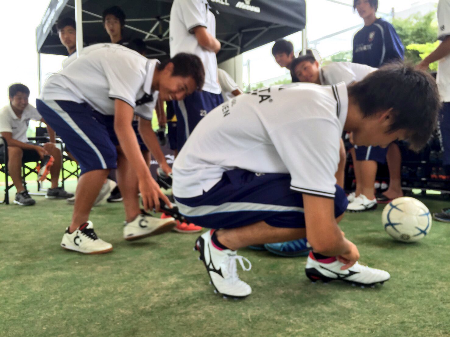 Mizuno Football Jp ルーキーリーグ東北で試履き会開催中 続々とブースに 彼らの活躍に期待 高校サッカー ルーキーリーグ Mizuno Japanspirit 聖和学園 T Co Kfh50vepdz Twitter