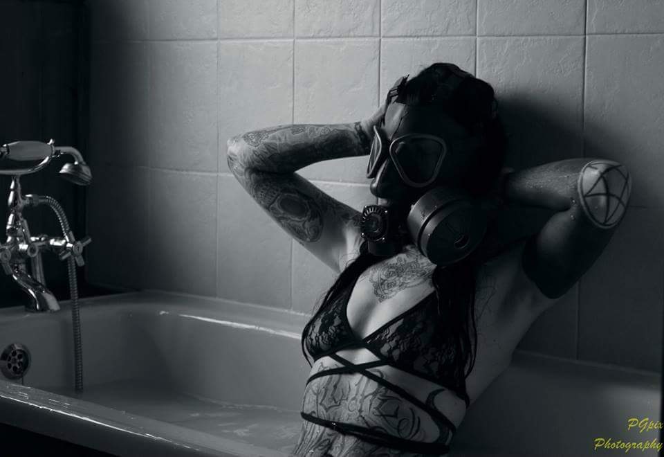 pbgibbo1981's tweet photo. Really should use twitter more often. Few from shoot with the stunning @Hanbrooks0809 https://t.co/ZsSRW25O9O