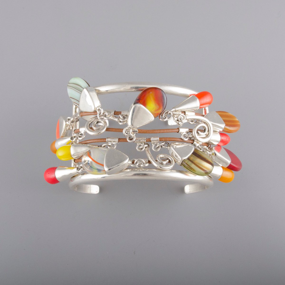 NdauCollection's tweet photo. The elemental Fire bracelet, aflame with antique Malian wedding beads #NdauCollection https://t.co/B7s3TP1YZ7