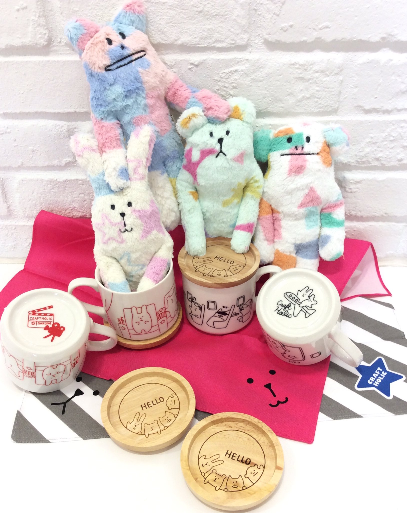 Craftholic 直営店公式 イラストがとってもcuteな木蓋付マグカップ 木蓋はコースターとしてもお使い頂けます マグの裏底も可愛いイラスト入りなんですよ 自由が丘カトレア通り店 Craftholic クラフトホリック T Co Ke0aagqhai