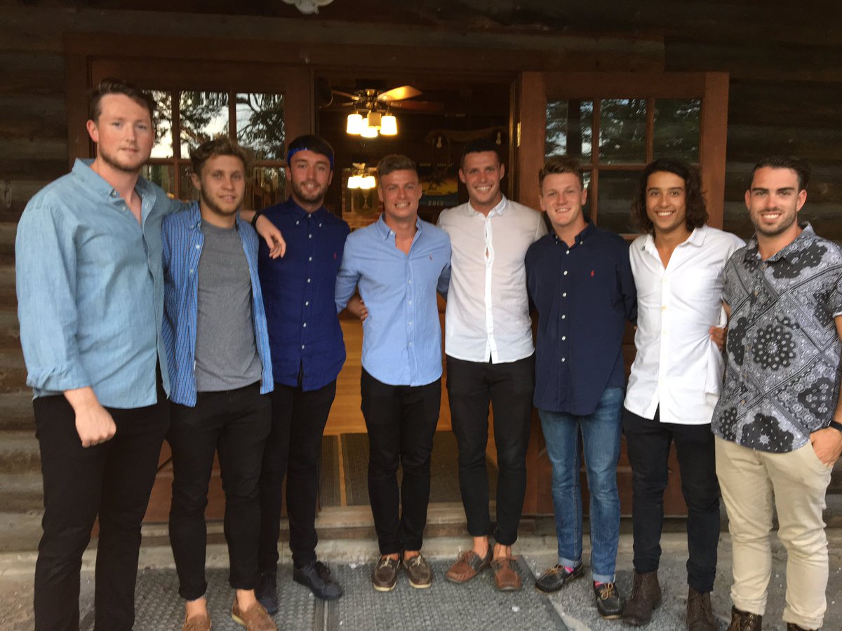Showusfreedom's tweet photo. Not a bad looking bunch #USandA #ShortBackAndSides #ShitOnTop https://t.co/nQtfvJMYoN