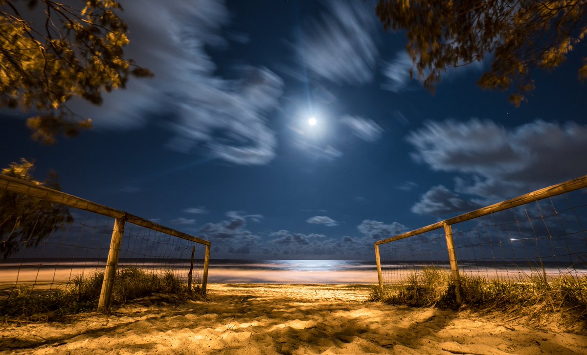 Up for a couple of days at Surfers Paradise. Best catch that moon rise! #thisisqueensland