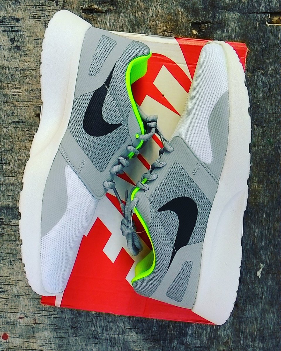 penjualalaskaki tweet media