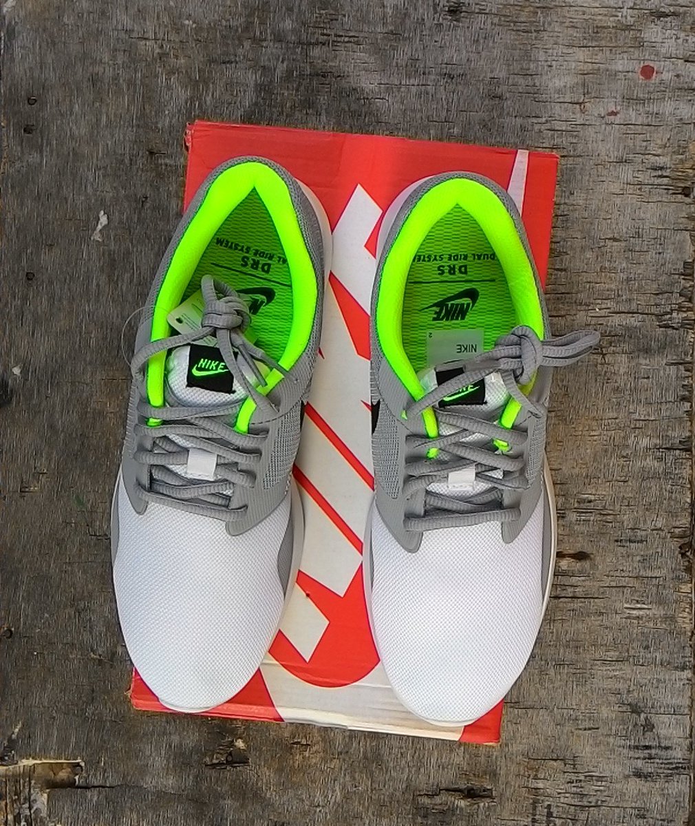 penjualalaskaki tweet media