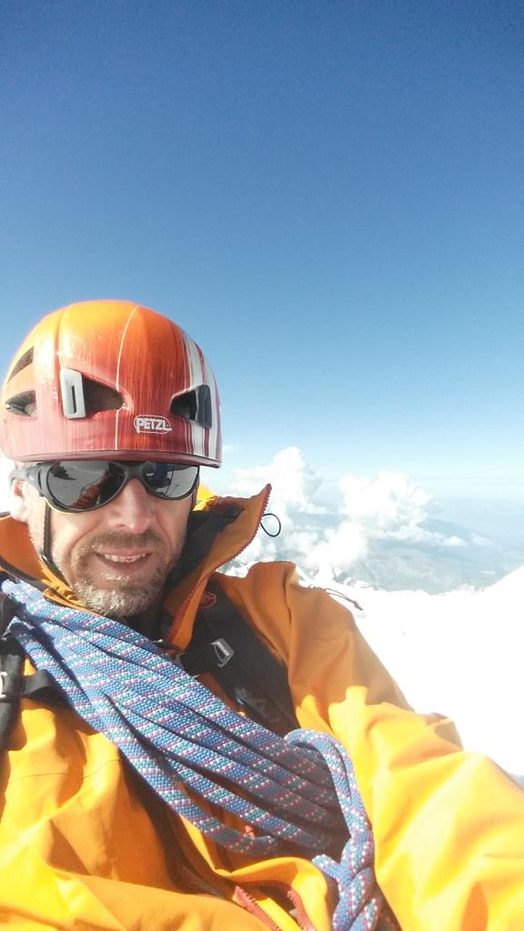 MartinRowe32's tweet photo. 4th summit of Mont Blanc done. This time via the Trois Monts. Great conditions. https://t.co/PiyvbglbJR