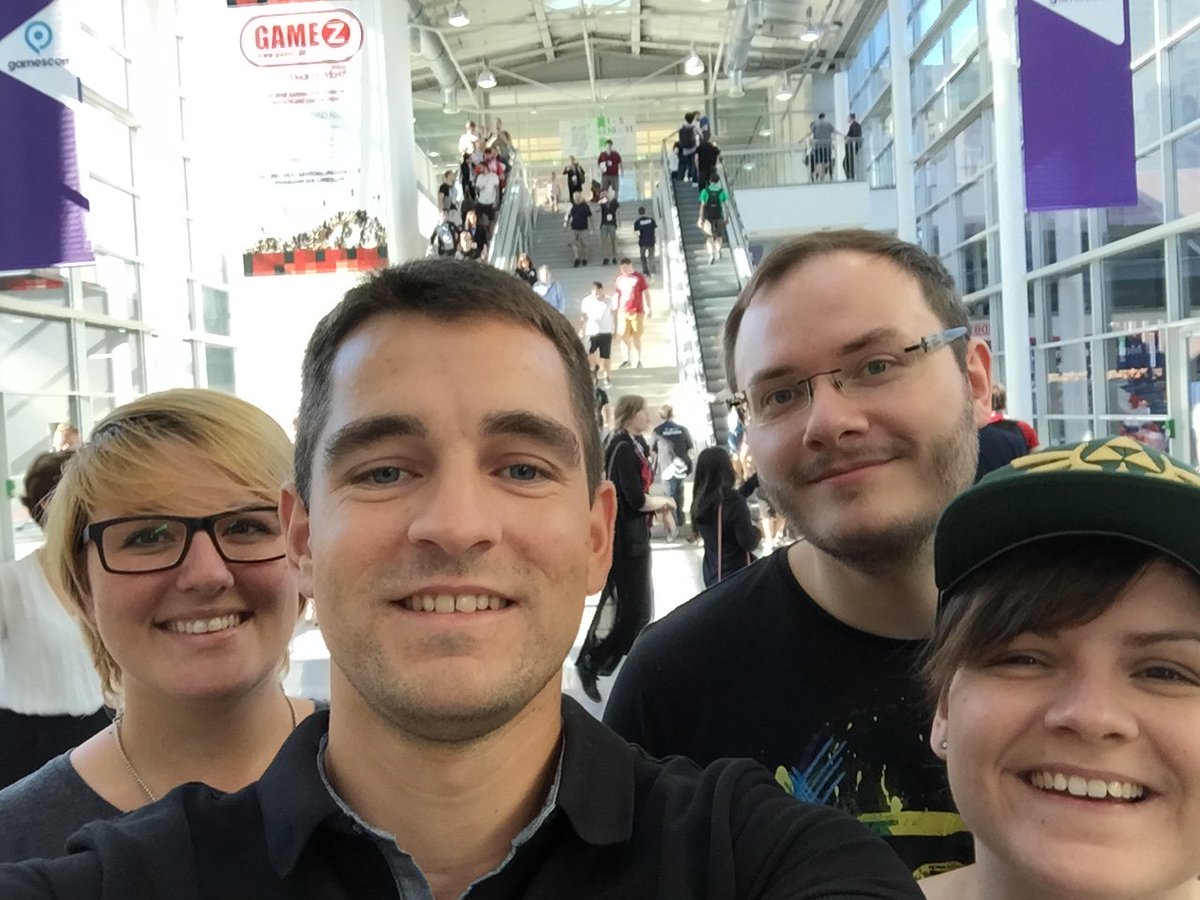 ChainQuestGame's tweet photo. Team DevBats @gamescom 😊 #gamescom https://t.co/OVzjxq2Vt6