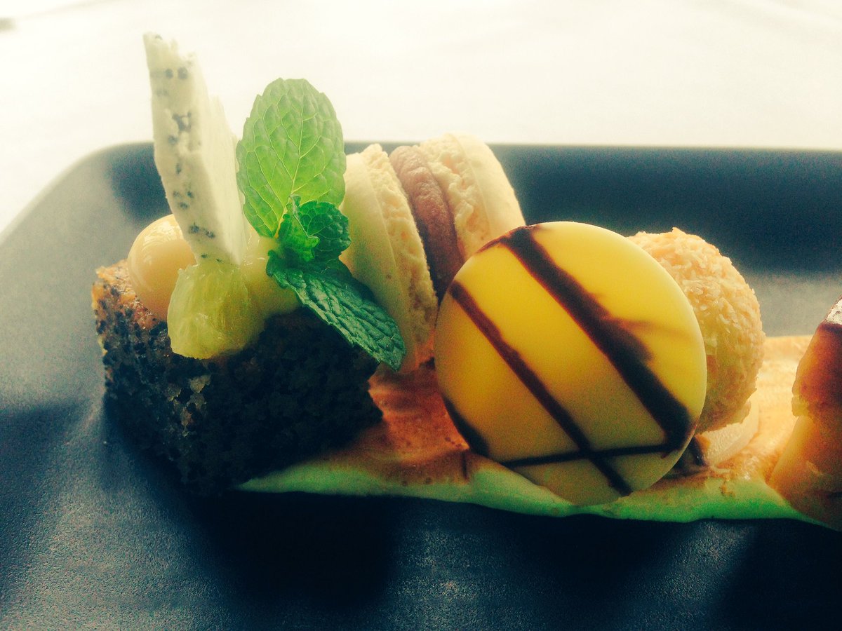 edmo_ni's tweet photo. #PetitFours#ChocNRoll#Mudbrick#WaihekeIsland# https://t.co/UkECH60nZM