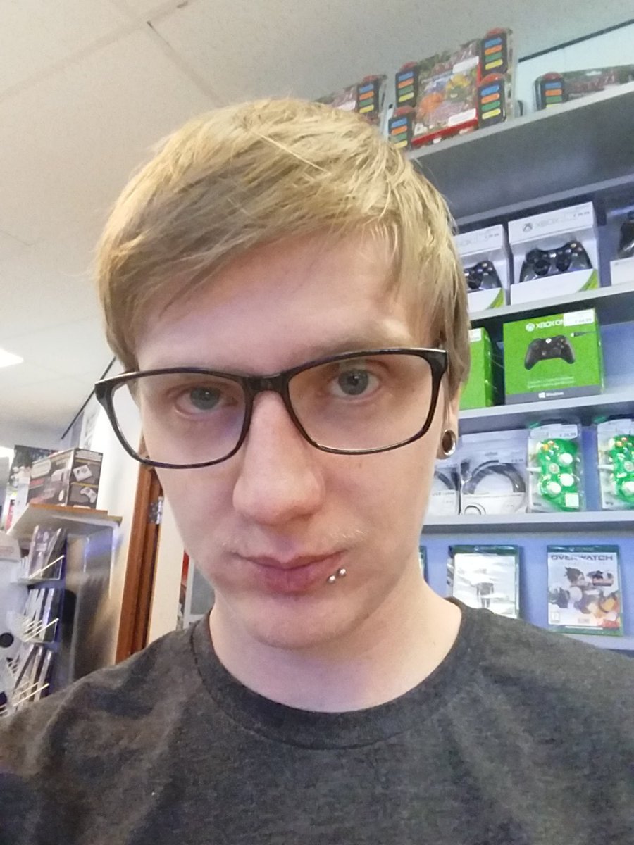 GewoonKoen's tweet photo. Nu ben ik ook een brilaap https://t.co/bhtLRbh7S2