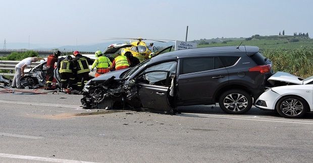 lercionotizie's tweet photo. #lerciostory Si sintonizza su Isoradio e scopre di essere stato coinvolto in un incidente stradale. https://t.co/bahV8fysuA
