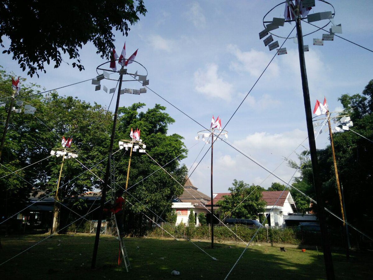 Funtastic5_ED's tweet photo. 17an, Telkom Ketintang Surabaya @parwi66 @_funtastic5_ #TelkomFuntastic5 #EDTREG5 #teamwork #BUMNHadirUntukNegeri https://t.co/SnxXZManCa