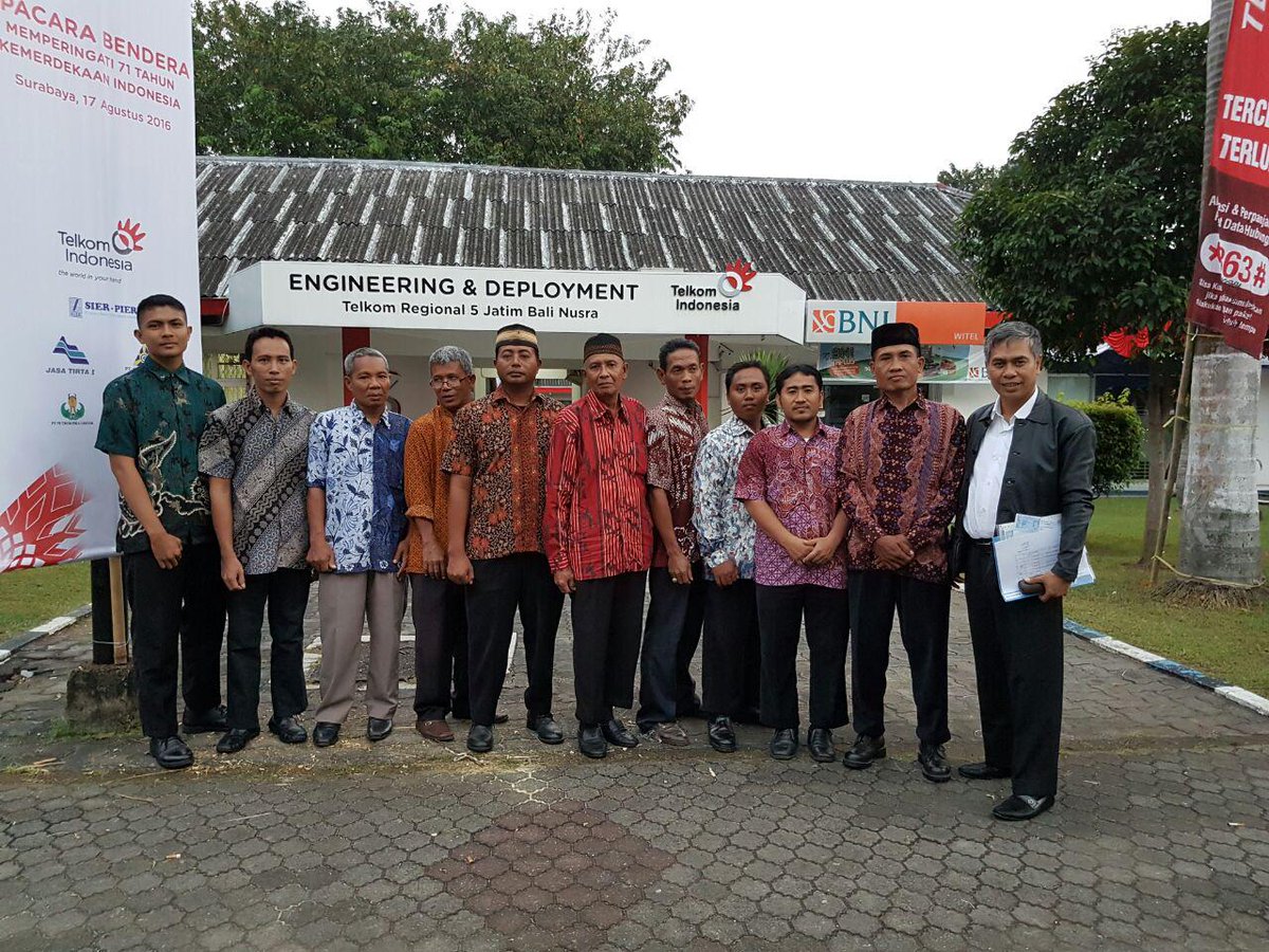 Funtastic5_ED's tweet photo. 17an, Telkom Ketintang Surabaya @parwi66 @_funtastic5_ #TelkomFuntastic5 #EDTREG5 #teamwork #BUMNHadirUntukNegeri https://t.co/cuUwqspfUy