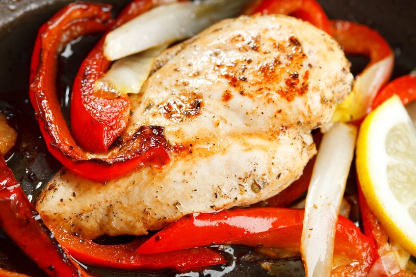 cookandbe's tweet photo. Une recette simple et savoureuse ! https://t.co/SMbGNBLyJY #recette #poulet #poivron https://t.co/WZHNLMjd69