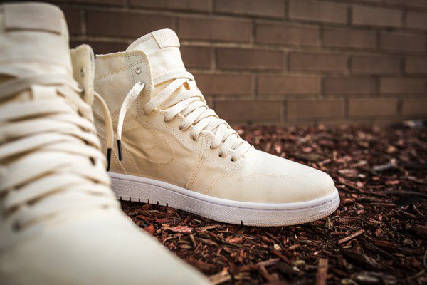 thesolesupplier's tweet image. A deconstructed Jordan 1 is launching on Saturday. Which is your favourite colourway?

thesolesupplier.co.uk/?s=Jordan+1+Hi…