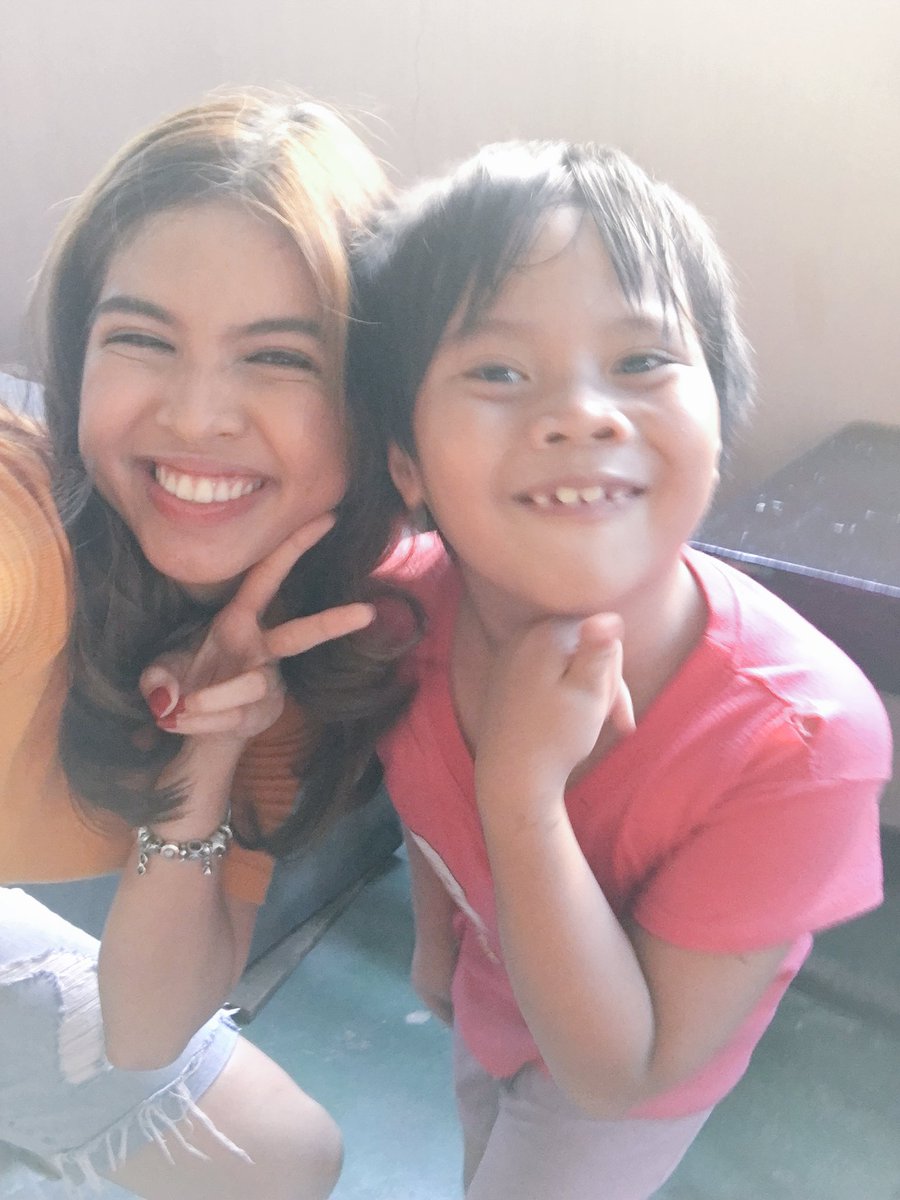 mainedcm's tweet photo. This kid came up to me and asked for a photo.. pero wala siyang camera so sabi ko sa akin nalang. Ayan na! 😜 https://t.co/uuMNMKKsB0
