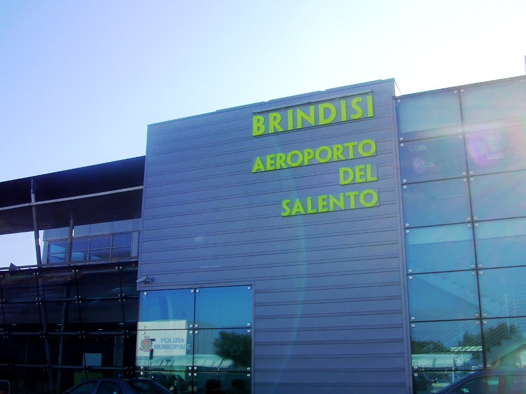 Sitabusit's tweet photo. Brindisi airport: how to get there https://t.co/NoWWGJWZgs https://t.co/AGqIk9d5GE