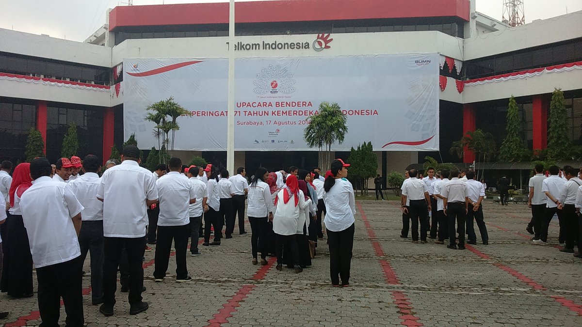 Funtastic5_ED's tweet photo. 17an, Telkom Ketintang Surabaya @parwi66 @_funtastic5_ #TelkomFuntastic5 #EDTREG5 #teamwork #BUMNHadirUntukNegeri https://t.co/839RI0ipWh