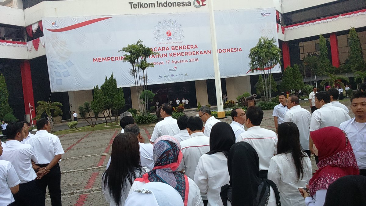 Funtastic5_ED's tweet photo. 17an, Telkom Ketintang Surabaya @parwi66 @_funtastic5_ #TelkomFuntastic5 #EDTREG5 #teamwork #BUMNHadirUntukNegeri https://t.co/PKt2DehrCl