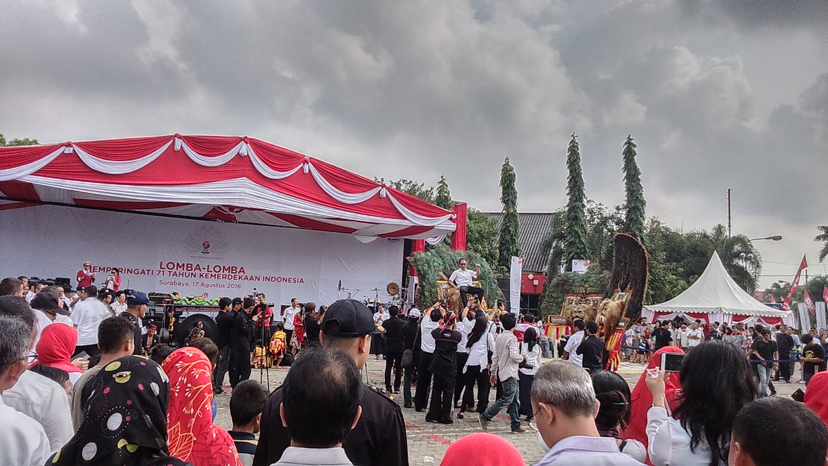 Funtastic5_ED's tweet photo. 17an, Telkom Ketintang Surabaya @parwi66 @_funtastic5_ #TelkomFuntastic5 #EDTREG5 #teamwork #BUMNHadirUntukNegeri https://t.co/WzqyE9Hxj0