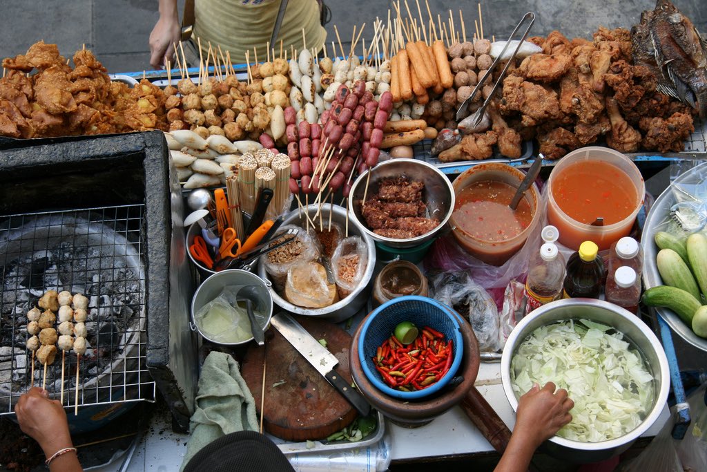 jonnycharles's tweet photo. Food stalls made up for the chaos... #RoastedEgg #SpicySausage #delicious #Bangkok https://t.co/pEV5JX429s