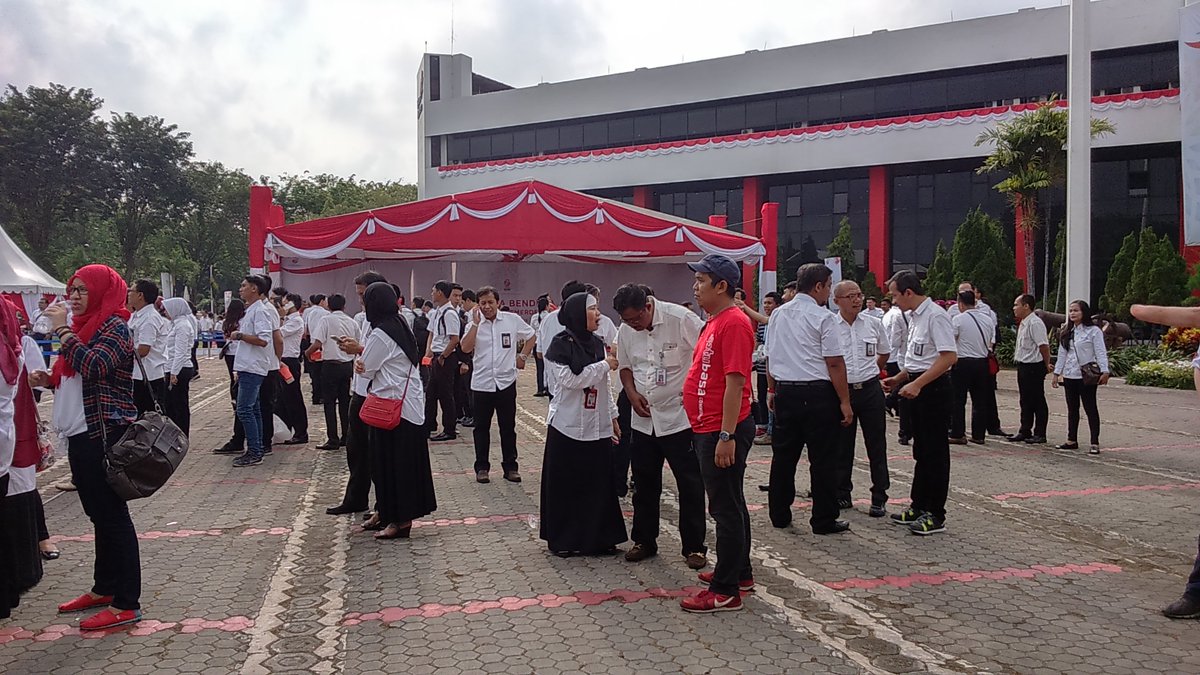 Funtastic5_ED's tweet photo. 17an, Telkom Ketintang Surabaya @parwi66 @_funtastic5_ #TelkomFuntastic5 #EDTREG5 #teamwork #BUMNHadirUntukNegeri https://t.co/AV8IC8tWzI