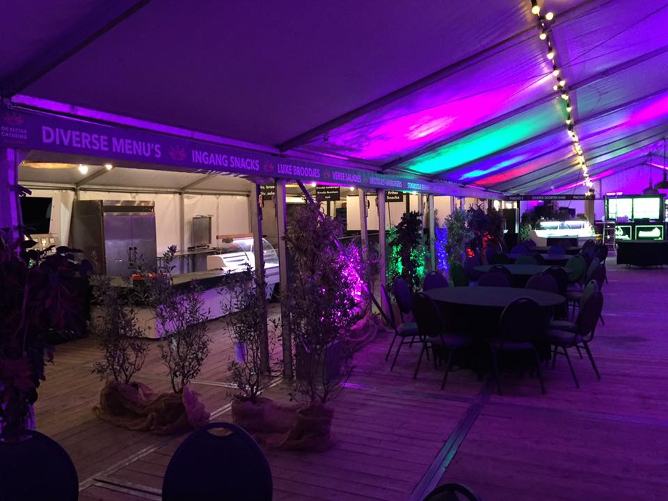 ElstarCatering's tweet photo. De opbouw voor @Ballonevent zo goed als klaar! Catering op het VIP terras en publieksveld! Doen we gewoon. https://t.co/7zUXuAhIxD