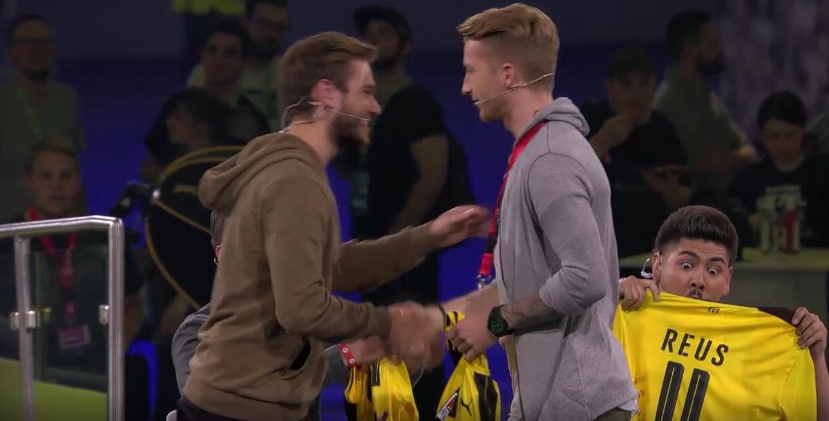 Had an amazing time on the #FIFA17 #FUTLive stream @zedd @castro1021 @spencerowen