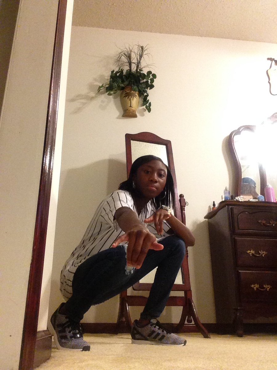 lilkk4712's tweet photo. Back to school and I'm LIT🔥🔥🔥 https://t.co/gotG6Bfdkh