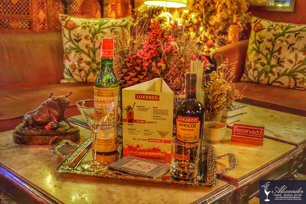 Perfect Serve <a href="/LuxardoCocktail/">Luxardo Cocktails</a> #Granada #LuxardoApricot #Maraschino #SpeakEasy #Cocktails 👌🏼🍸❤️🍸👌🏼