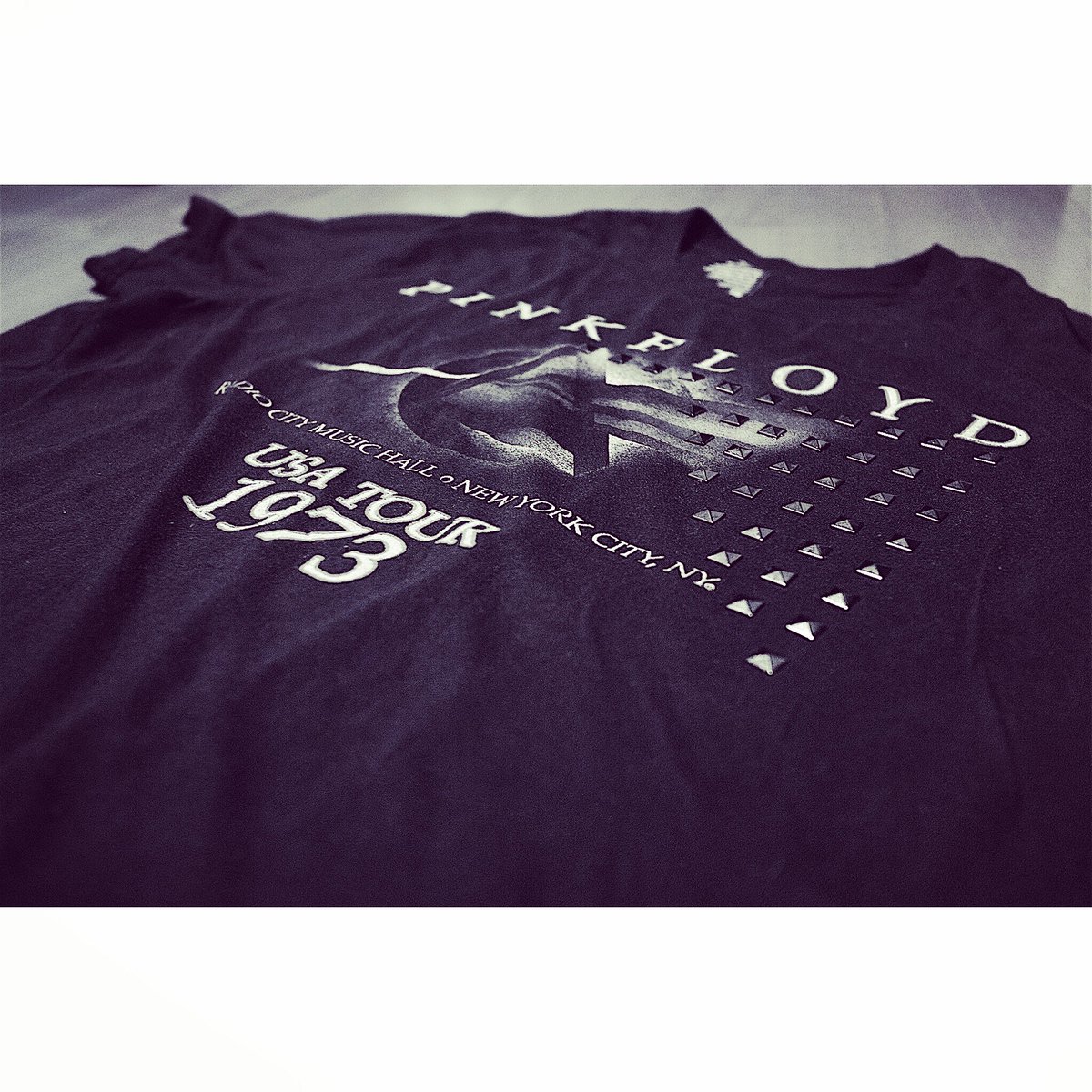 新作出来ました💨

 #ファッション #古着 #ヴィンテージ #ロックT #リメイク #スタッズ #pinkfloyd  #ピンクフロイド #オリジナル  #新作 #ビンテージ