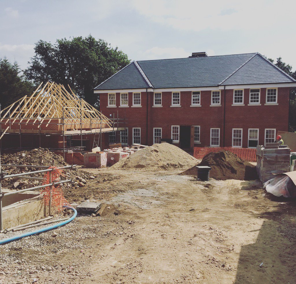 BellisHomes's tweet photo. Plot 2 at Hadley Wood really starting to take shape. #bellishomes #newhomes #propertydevelopers https://t.co/c6YAWMkDcD